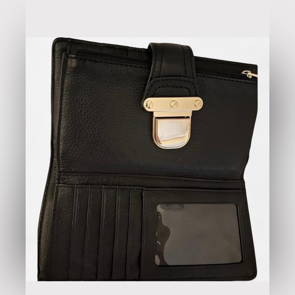 Michael Kors COLLECTION Buttery Soft Leather Continental Wallet (Like New) - Picture 6 of 14